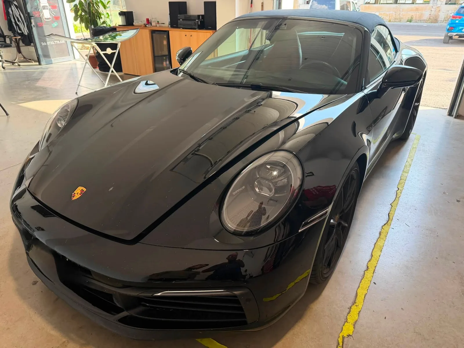 Porsche 911 Cabriolet — Cu parbrizul nou montat, gata de drum.
